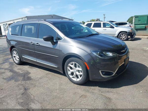 2017 CHRYSLER PACIFICA TOURING-L — I1