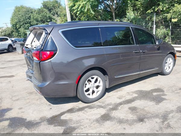 2017 CHRYSLER PACIFICA TOURING-L — I4