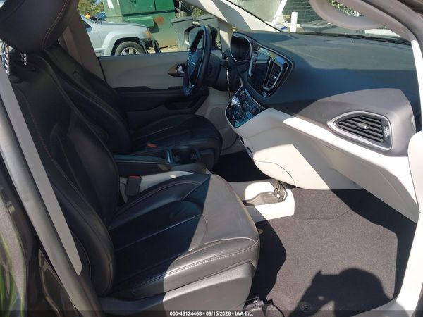 2017 CHRYSLER PACIFICA TOURING-L — I5