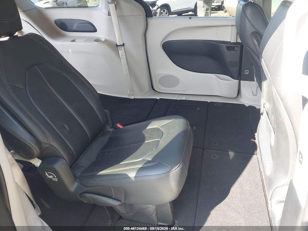 2017 CHRYSLER PACIFICA TOURING-L — I8
