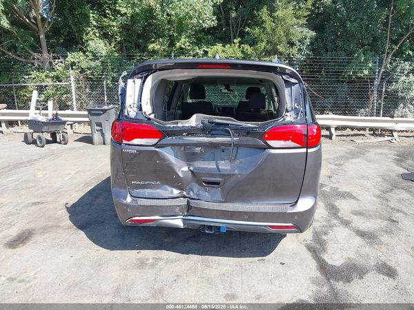 2017 CHRYSLER PACIFICA TOURING-L — I119