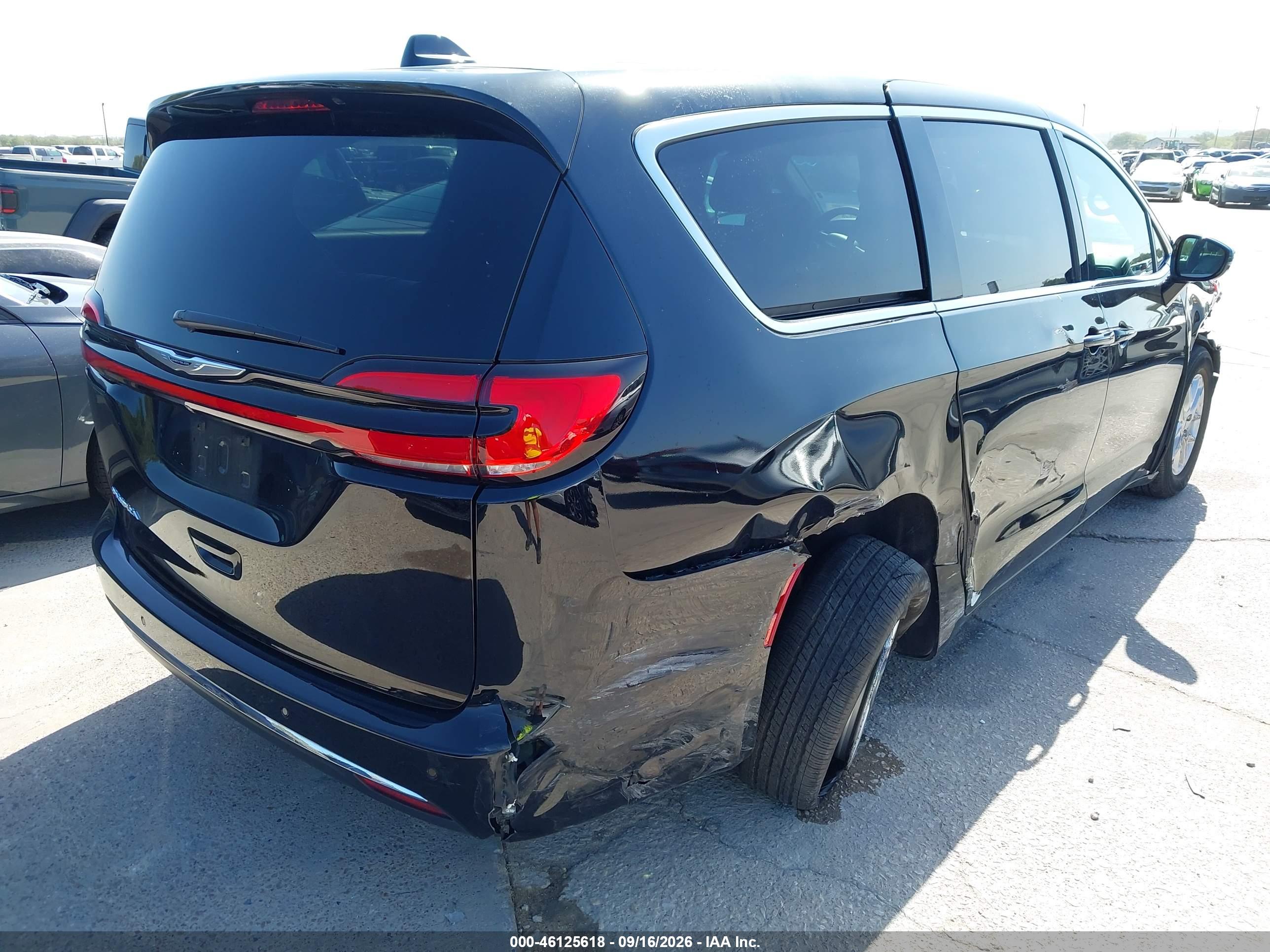 2025 CHRYSLER PACIFICA SELECT — I4