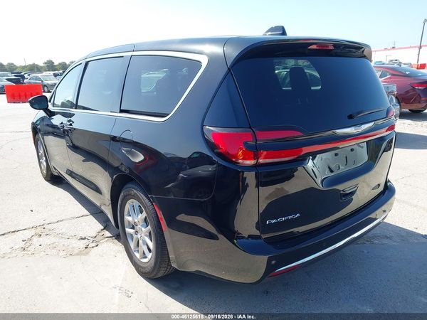 2025 CHRYSLER PACIFICA SELECT — I3