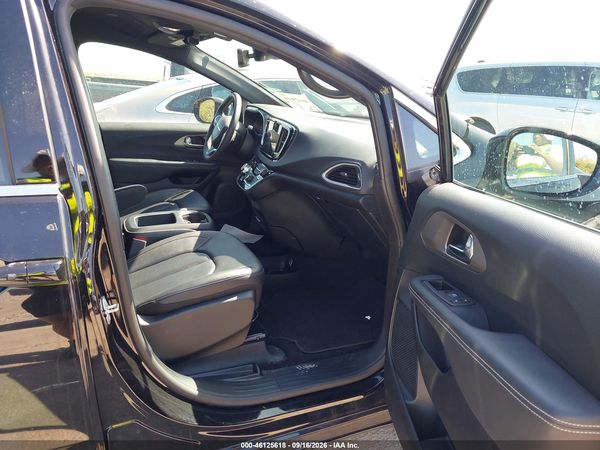 2025 CHRYSLER PACIFICA SELECT — I5