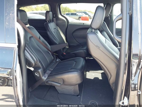 2025 CHRYSLER PACIFICA SELECT — I8