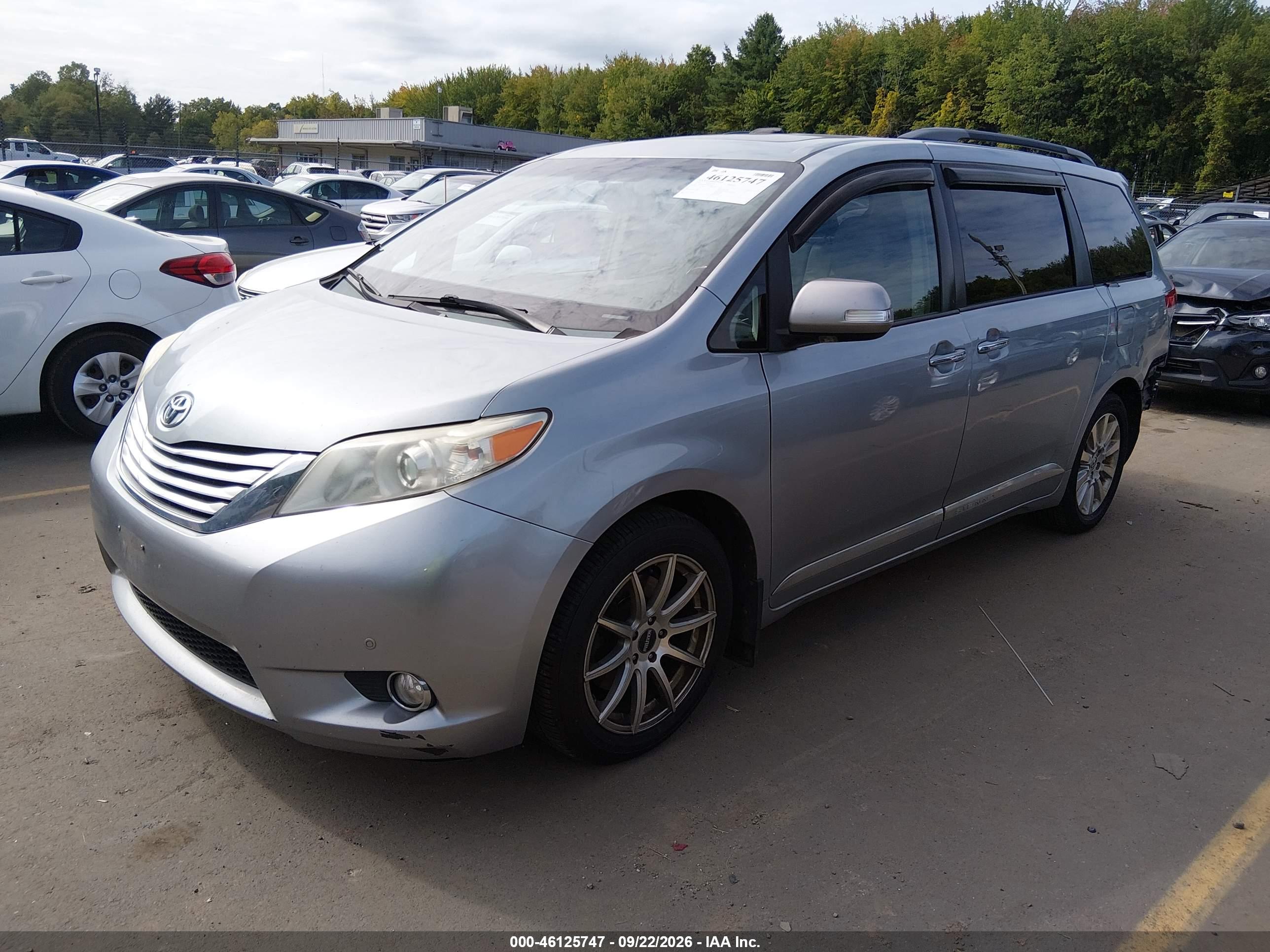 2014 TOYOTA SIENNA LIMITED V6 7 PASSENGER — I2