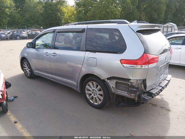 2014 TOYOTA SIENNA LIMITED V6 7 PASSENGER — I3