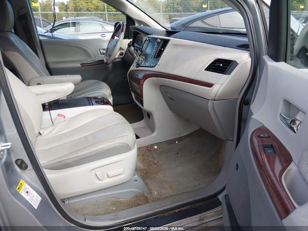 2014 TOYOTA SIENNA LIMITED V6 7 PASSENGER — I5