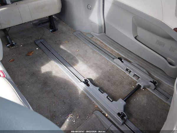2014 TOYOTA SIENNA LIMITED V6 7 PASSENGER — I8