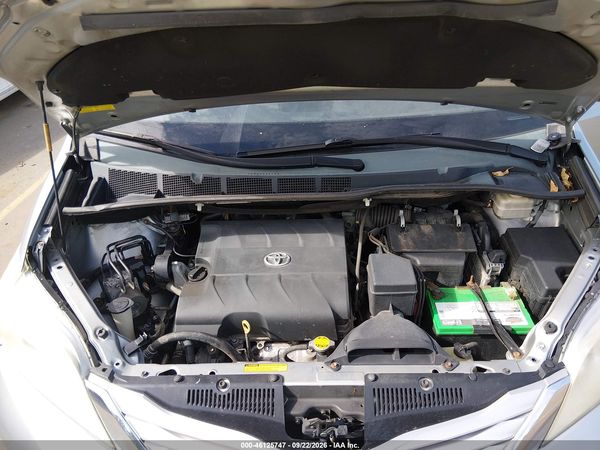 2014 TOYOTA SIENNA LIMITED V6 7 PASSENGER — I10