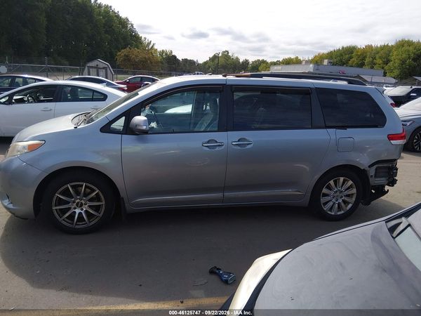 2014 TOYOTA SIENNA LIMITED V6 7 PASSENGER — I117
