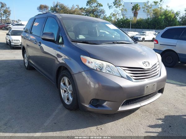 2017 TOYOTA SIENNA LE 8 PASSENGER — I1