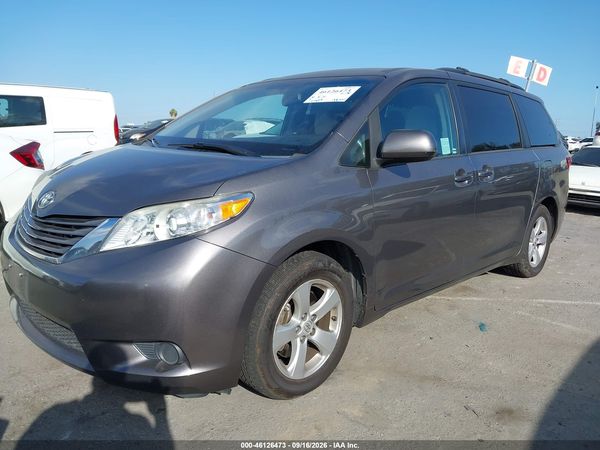 2017 TOYOTA SIENNA — I2