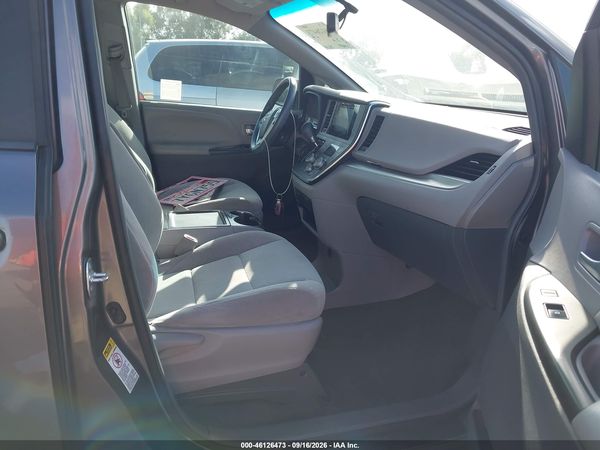 2017 TOYOTA SIENNA LE 8 PASSENGER — I5