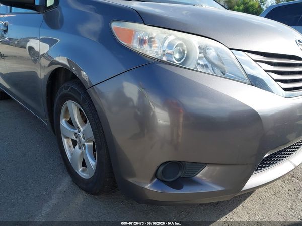 2017 TOYOTA SIENNA LE 8 PASSENGER — I6