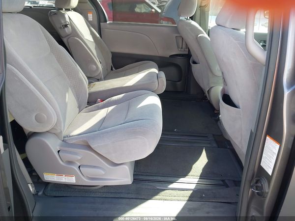 2017 TOYOTA SIENNA LE 8 PASSENGER — I8