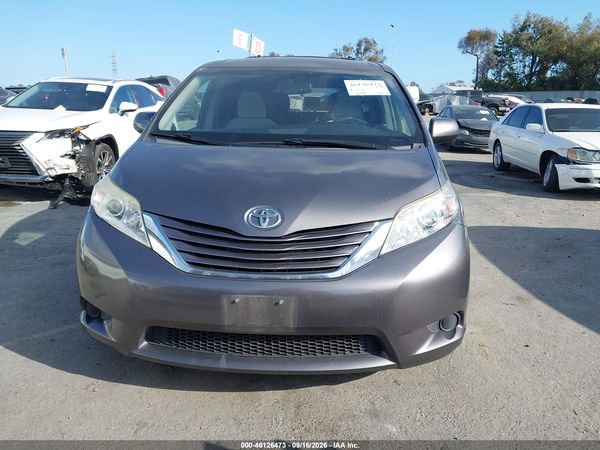 2017 TOYOTA SIENNA LE 8 PASSENGER — I115