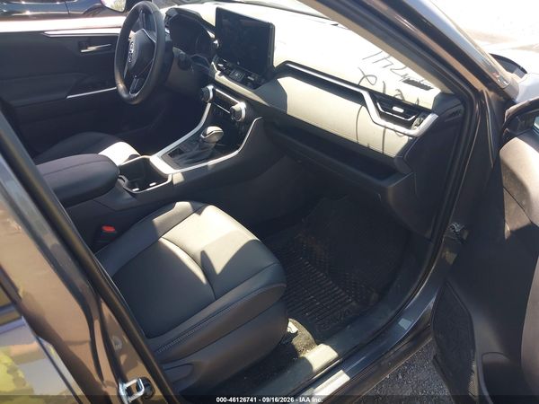 2025 TOYOTA RAV4 XLE PREMIUM — I5