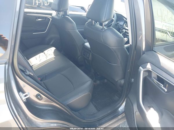 2025 TOYOTA RAV4 XLE PREMIUM — I8