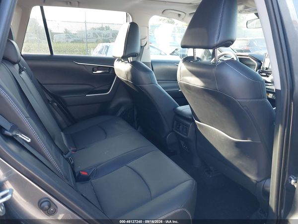 2019 TOYOTA RAV4 XLE PREMIUM — I8