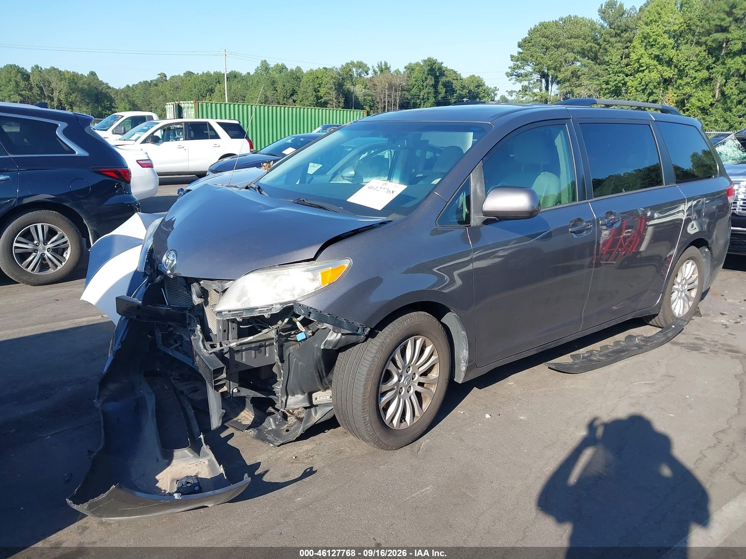 2013 TOYOTA SIENNA XLE V6 8 PASSENGER — I2