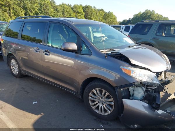 2013 TOYOTA SIENNA XLE V6 8 PASSENGER — I1