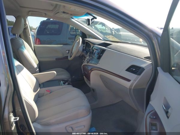 2013 TOYOTA SIENNA XLE V6 8 PASSENGER — I5