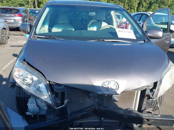 2013 TOYOTA SIENNA XLE V6 8 PASSENGER — I6