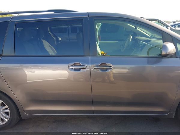 2013 TOYOTA SIENNA XLE V6 8 PASSENGER — I116