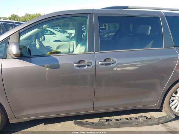 2013 TOYOTA SIENNA XLE V6 8 PASSENGER — I117