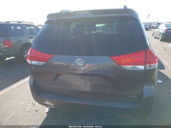 2013 TOYOTA SIENNA XLE V6 8 PASSENGER — I119