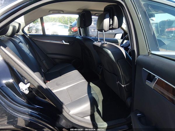 2013 MERCEDES-BENZ C 300 LUXURY 4MATIC — I8