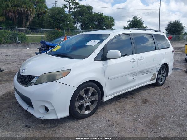 2012 TOYOTA SIENNA — I2