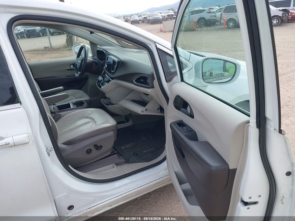 2017 CHRYSLER PACIFICA TOURING-L PLUS — I5