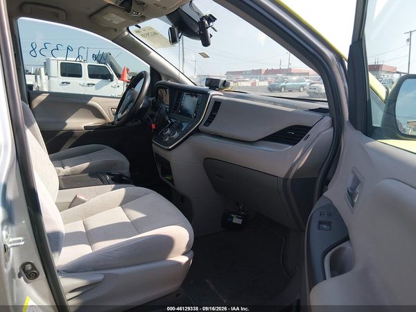 2019 TOYOTA SIENNA LE 8 PASSENGER — I5