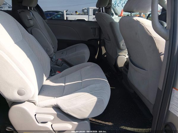 2019 TOYOTA SIENNA LE 8 PASSENGER — I8