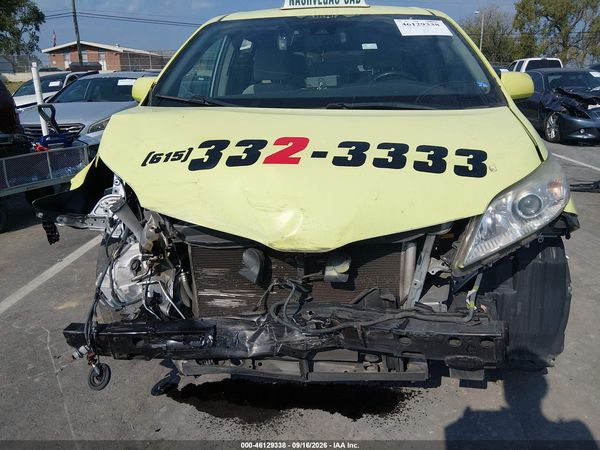 2019 TOYOTA SIENNA LE 8 PASSENGER — I115