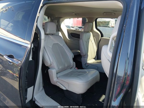 2021 CHRYSLER PACIFICA TOURING L — I8
