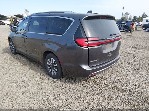 2021 CHRYSLER PACIFICA TOURING L — I3