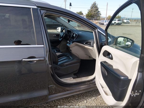 2021 CHRYSLER PACIFICA TOURING L — I5