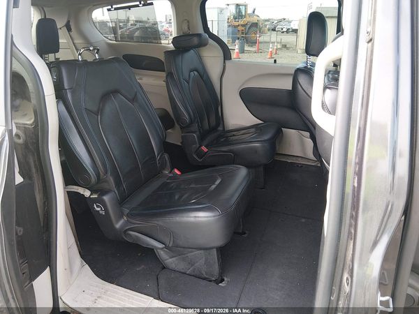 2021 CHRYSLER PACIFICA TOURING L — I8