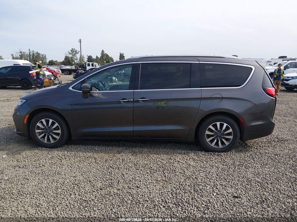 2021 CHRYSLER PACIFICA TOURING L — I117