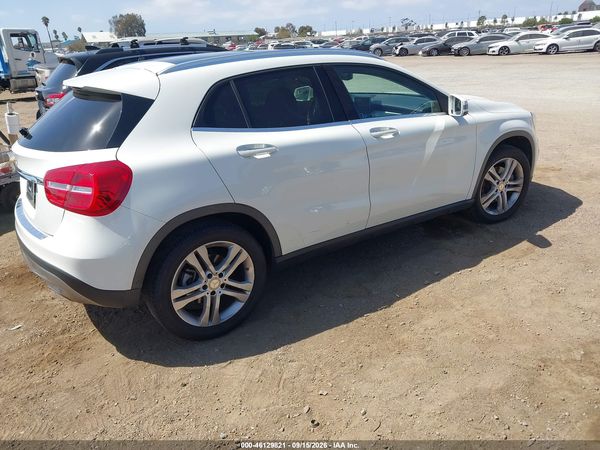 2015 MERCEDES-BENZ GLA 250 — I4