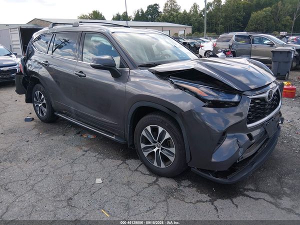 2022 TOYOTA HIGHLANDER XLE — I1