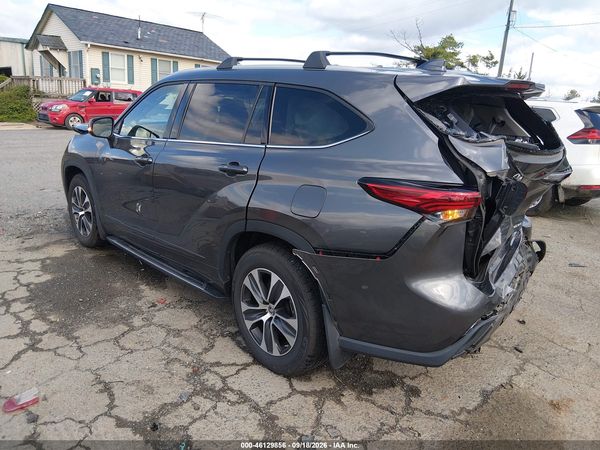 2022 TOYOTA HIGHLANDER XLE — I3