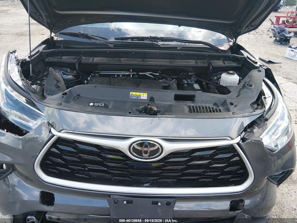 2022 TOYOTA HIGHLANDER XLE — I10