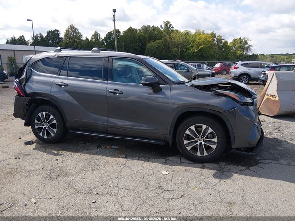 2022 TOYOTA HIGHLANDER XLE — I116