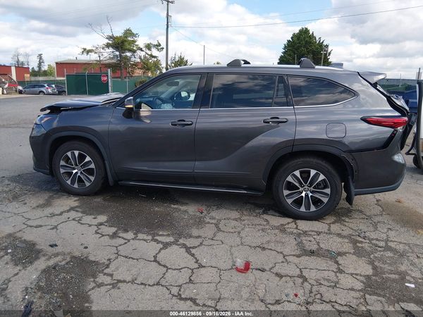 2022 TOYOTA HIGHLANDER XLE — I117