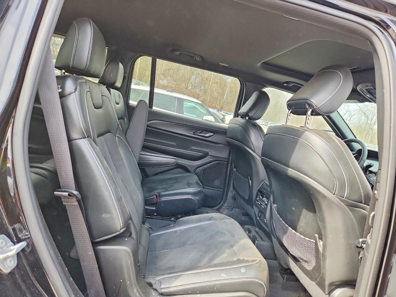 2024 JEEP GRAND CHEROKEE L LAREDO 4X4