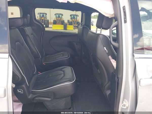 2026 CHRYSLER PACIFICA LIMITED — I8